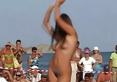 Mustachioed starzec dostaje Sex oralny od młodej blondynki darmowe filmy porno z rosjankami i fucks jej na schodach