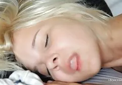 Murzynka posuwa murzyna w darmowe porn filmy toalecie.