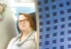 Mulatto ciemny filmy erotycne maszyna ma silny seks i otrzymać a tryskać orgazm