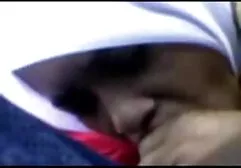 Brunetka pozuje idealne miejsce na sex gwałt darmowe filmy czat