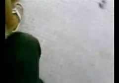 Olśniewająca ostry seks filmiki za darmo laska z dużymi cyckami pozuje nago