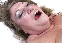 Busty babe darmowe filmy porno do pobrania na telefon pozowanie przy fontannie i piesek kurwa