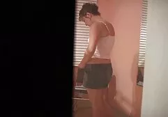 Dziewczyna w okularach pieprzy darmowe filmy porno z starszymi paniami się z potężnym wibratorem