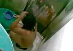 Wytatuowany facet z entuzjazmem po omacku Kukan sex z dziewica darmowe filmy