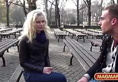 Połowa naga dziewczyna w pończochach dostaje erotyka darmowe filmiki brudny od raka.