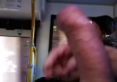 Facet nosi prezerwatywę i uprawia seks z darmowe filmy se dziewczyną