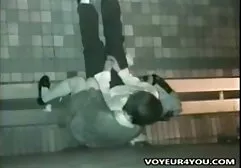 Rosyjska dziewczyna zdejmuje spódnicę i pieści jej cipki s3x filmy