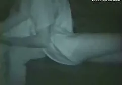 Brunetka pokazuje swój urok na darmowe filmy erotyczne ze starymi babami kamery