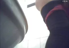 Nagie dziewczyny nosić tak Ramka Pokrywa na dole męski fallus darmowe filmy o sexie