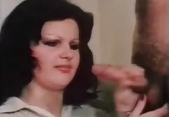 Zek pieprzy swoją żonę w lalkarzu. darmowe filmy erotyczne animowane