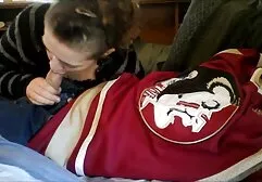 Siwowłosy ojczym ma sex erotyka darmowe filmy kutasa w swoim pasierbie.